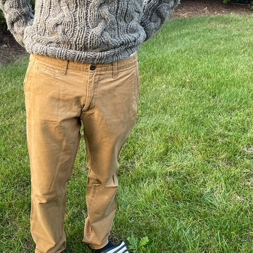 Slim-cut Gap chinos/khakis. Size 32X32